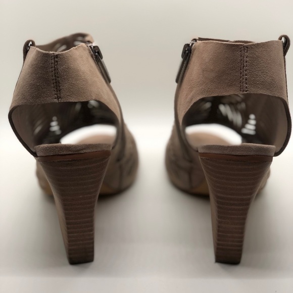 Vince Camuto heeled sandals - Picture 2 of 4